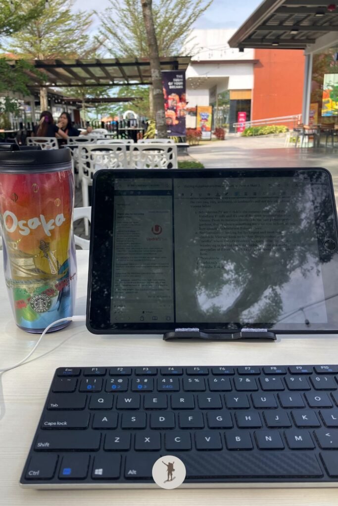 I’m Starting a New Blog: 5 Reasons It’s Still a Good Idea 5 Life as a blogger — working whenever there is a table