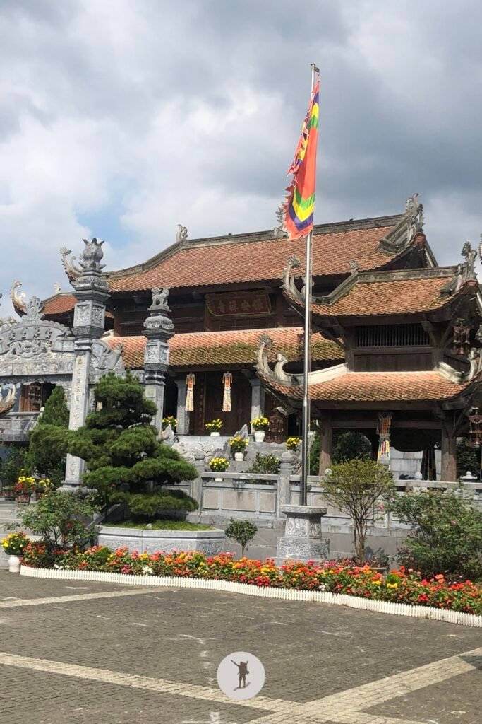 Reality vs Expectation of Visiting Fansipan from Sa Pa: How You Can Avoid Disappointments 6 Beautiful buildings that you can see before you get to Fansipan Cable Car in Sun World fairgrounds, Sa Pa, Vietnam