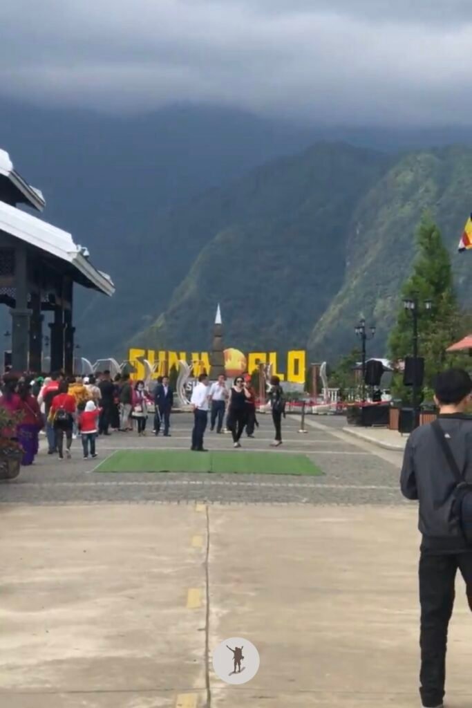 Reality vs Expectation of Visiting Fansipan from Sa Pa: How You Can Avoid Disappointments 8 Strolling to Muong Hoa Station in Sun World fairgrounds, Sa Pa, Vietnam